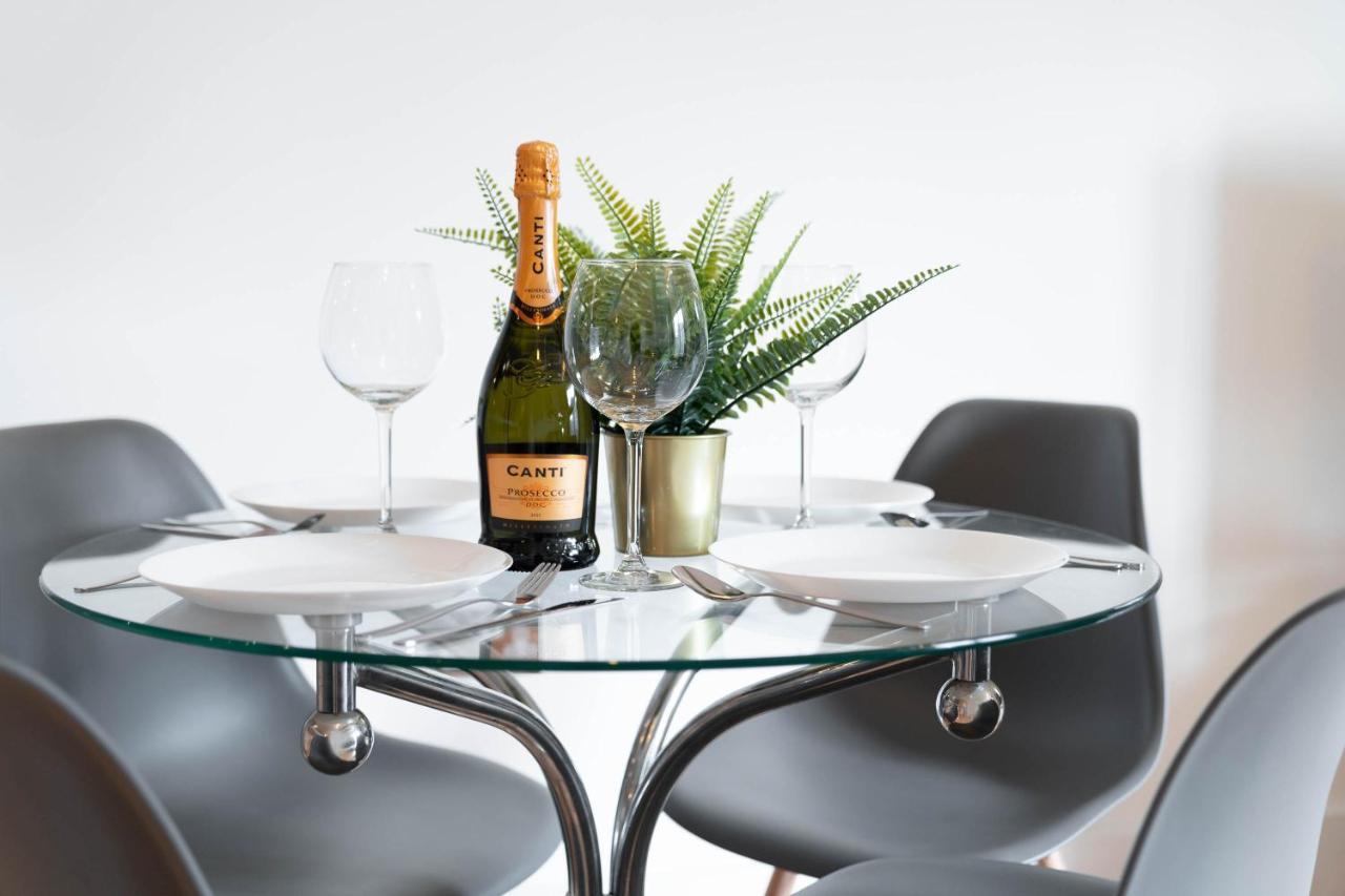 City Centre - Two Bedroom Apartment - Juliet Balcony - Secure Parking - Wifi - Smart Tv Birmingham Exteriör bild