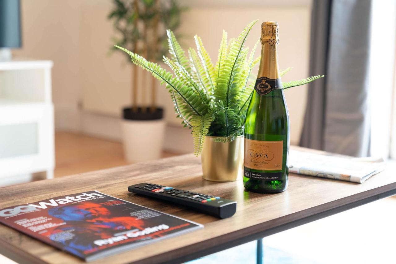 City Centre - Two Bedroom Apartment - Juliet Balcony - Secure Parking - Wifi - Smart Tv Birmingham Exteriör bild